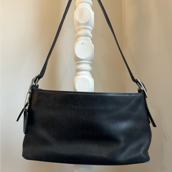 Coach Vintage Legacy Shoulder Bag 9861 – Black Glove-Tanned Leather (2002) - Picture 8 of 13